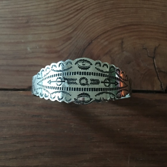 Etched silver arrow cuff from Gypsy Warrior - Picture 3 of 3